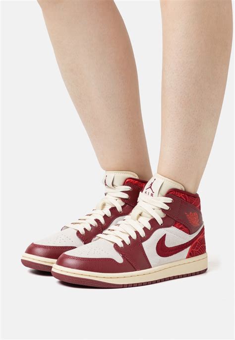 nike jordan 1 mid damen rot|jordan 1 mid top brown.